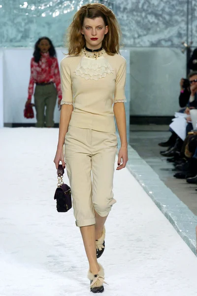 Look 25